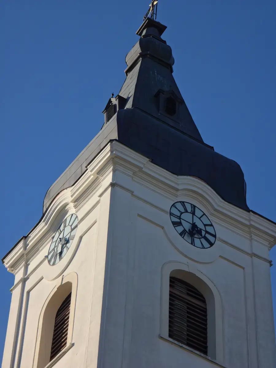 A szügyi evangélikus templom tornya